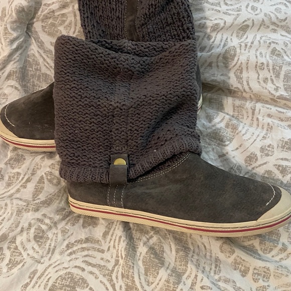 Simple Charcoal Knit Winter Boots NWT - Picture 4 of 6